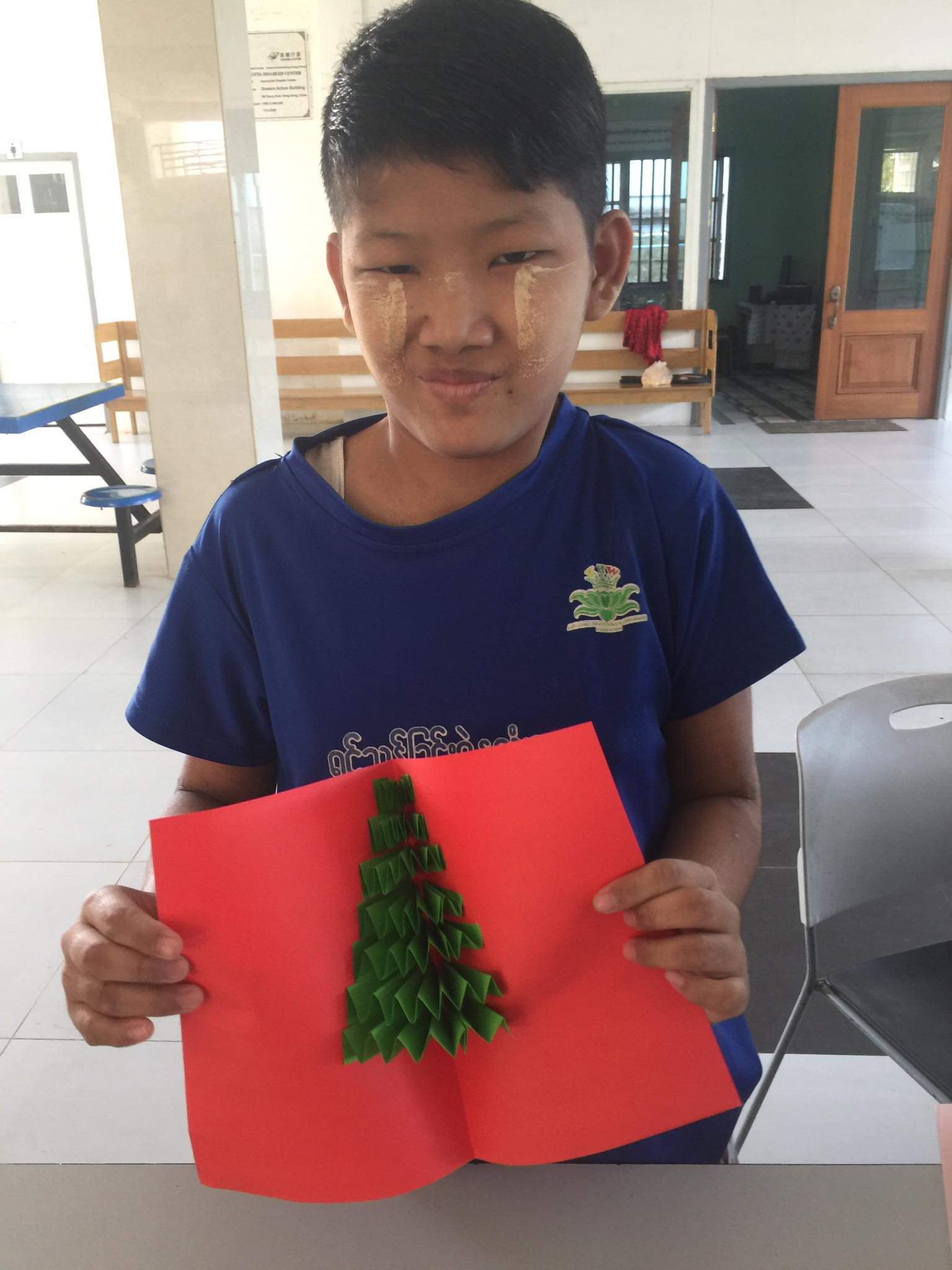 အေးမေတ္တာမသန်စွမ်းရိပ်မြုံမှ ကလေးသူငယ်များ၏လက်မှုပညာ